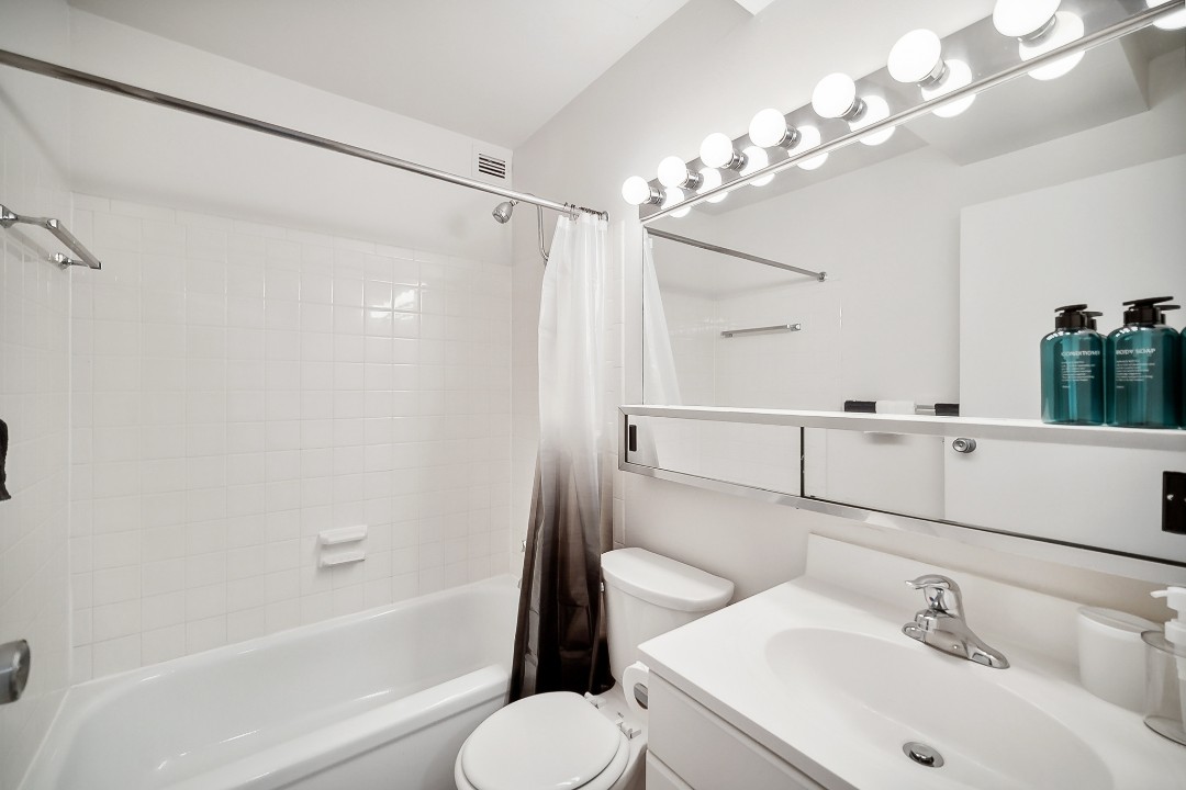 Pa Place 1111, 1br