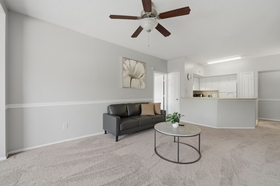 Avenue · Unit at Winter Springs 27-307 2/2