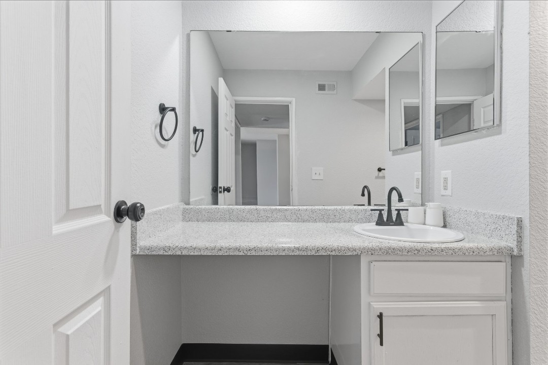 Hillcrest 8312A · Unit 1/1