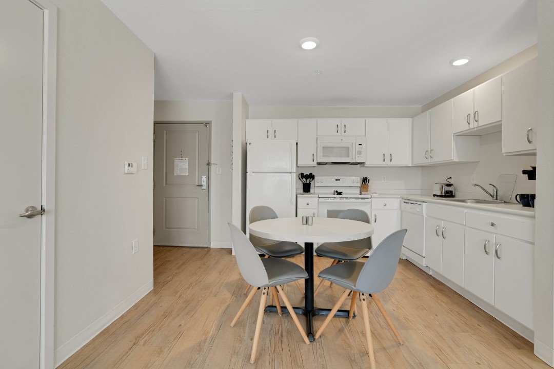 Simplicity At the Rim · Unit 1308 2/2