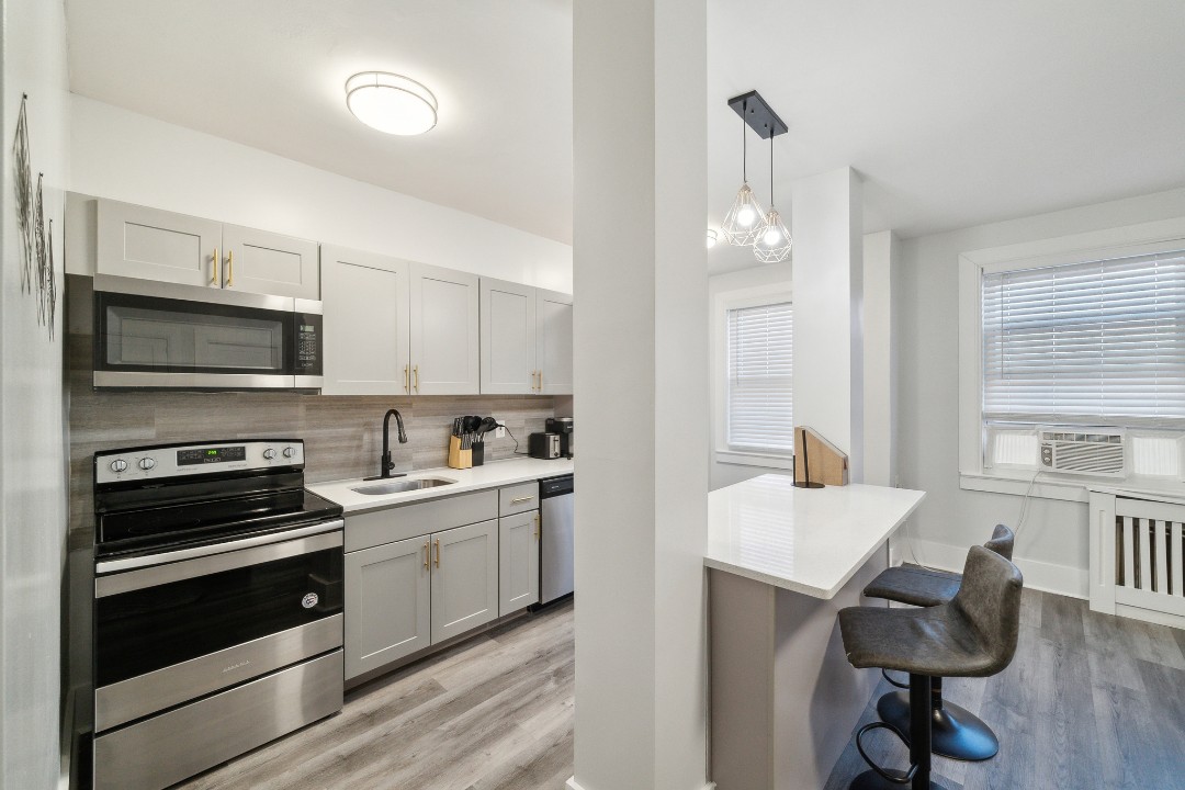 Fairfax Apartments · Unit 425