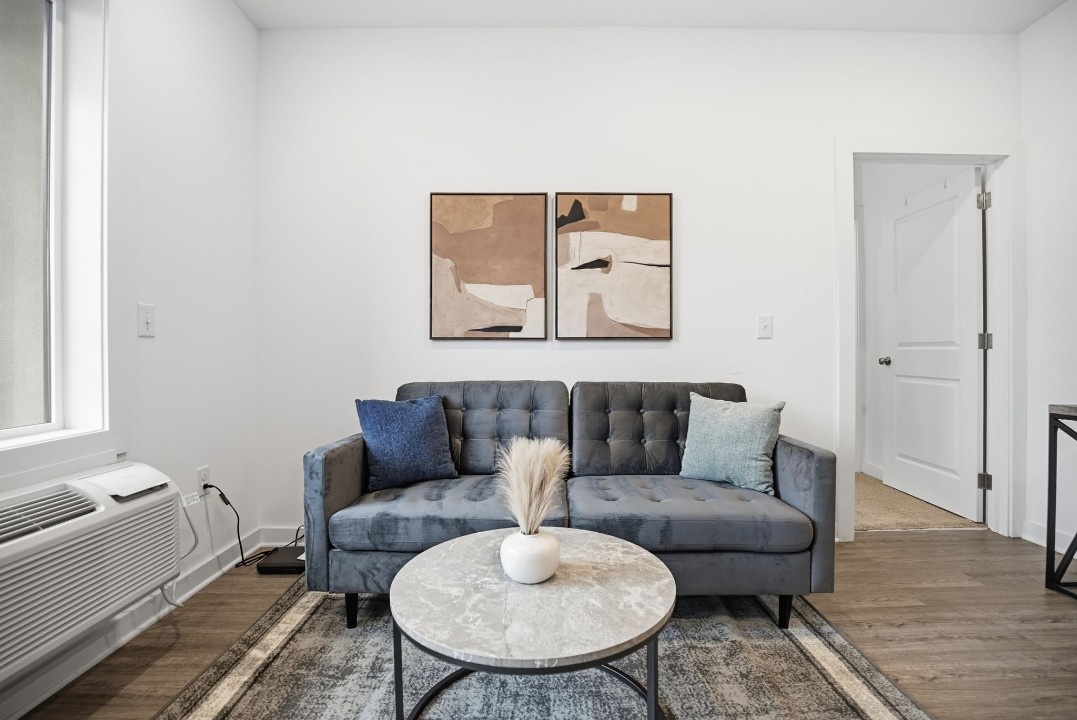 Fairmount Square 1528-2F · Unit 1/1