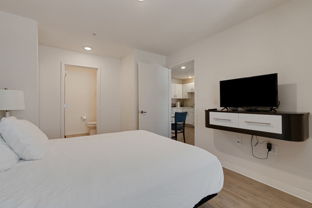 Simplicity At the Rim · Unit 1305 1/1