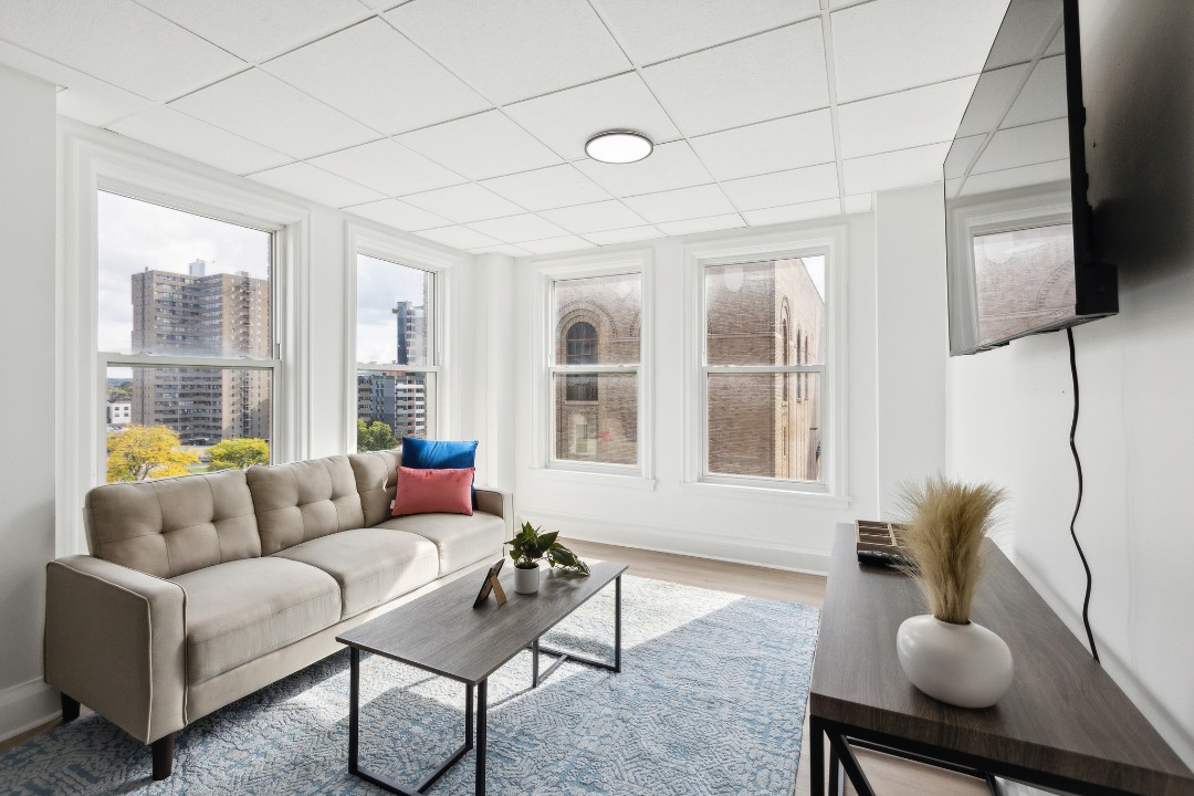 on East, 636- · Unit 111  1/1