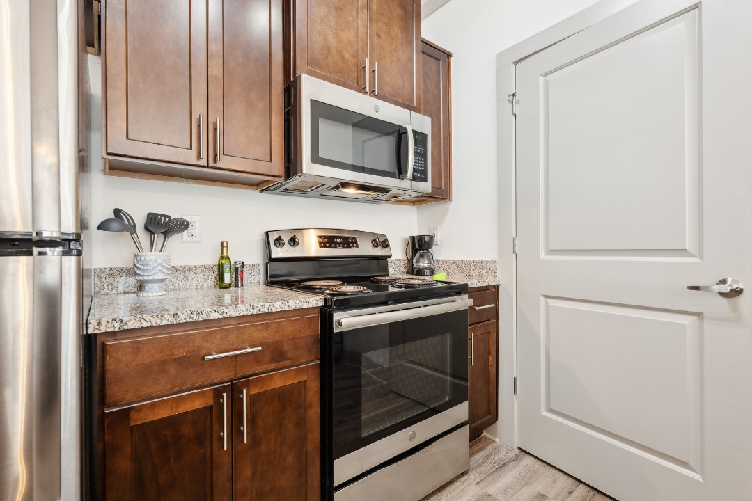 Overlook at Farragut 3001, 1BD/1BA
