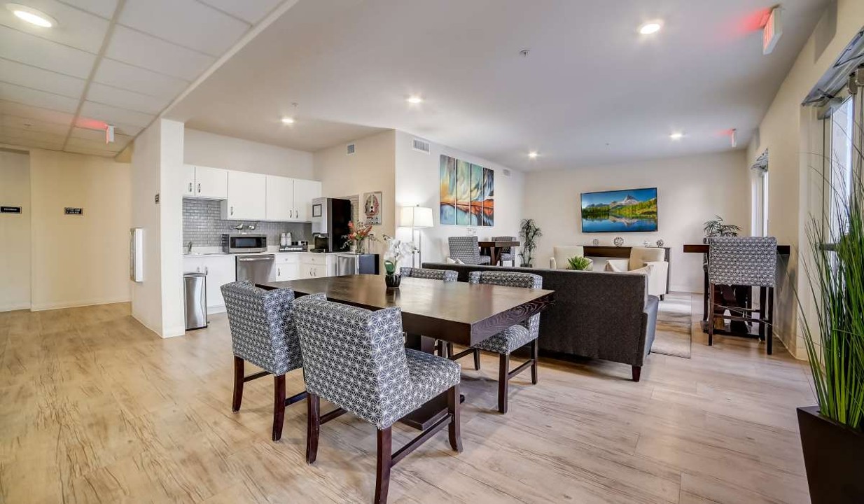 Simplicity At the Rim · Unit 1211  1/1