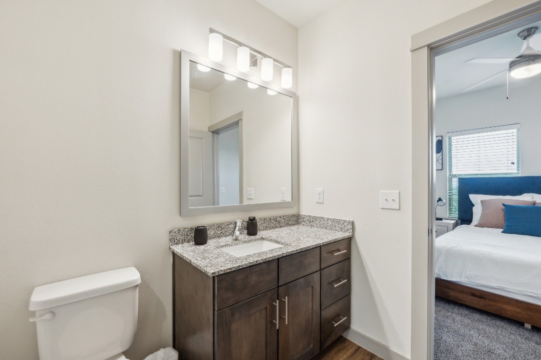 Chisholm Trace · Unit 1022 2/2