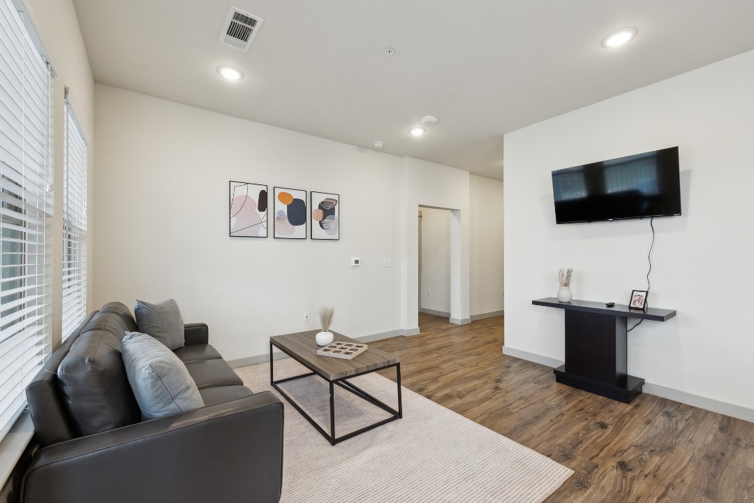Chisholm Trace · Unit 531 2/2