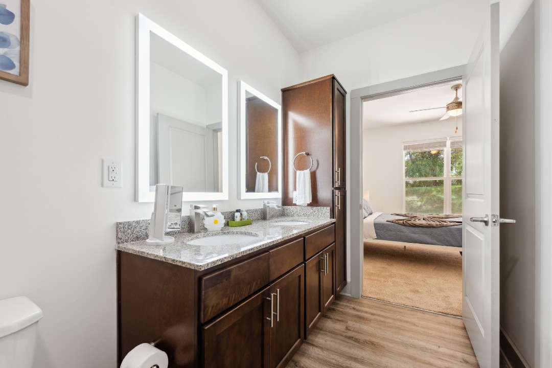 Overlook at Farragut 3001, 1BD/1BA