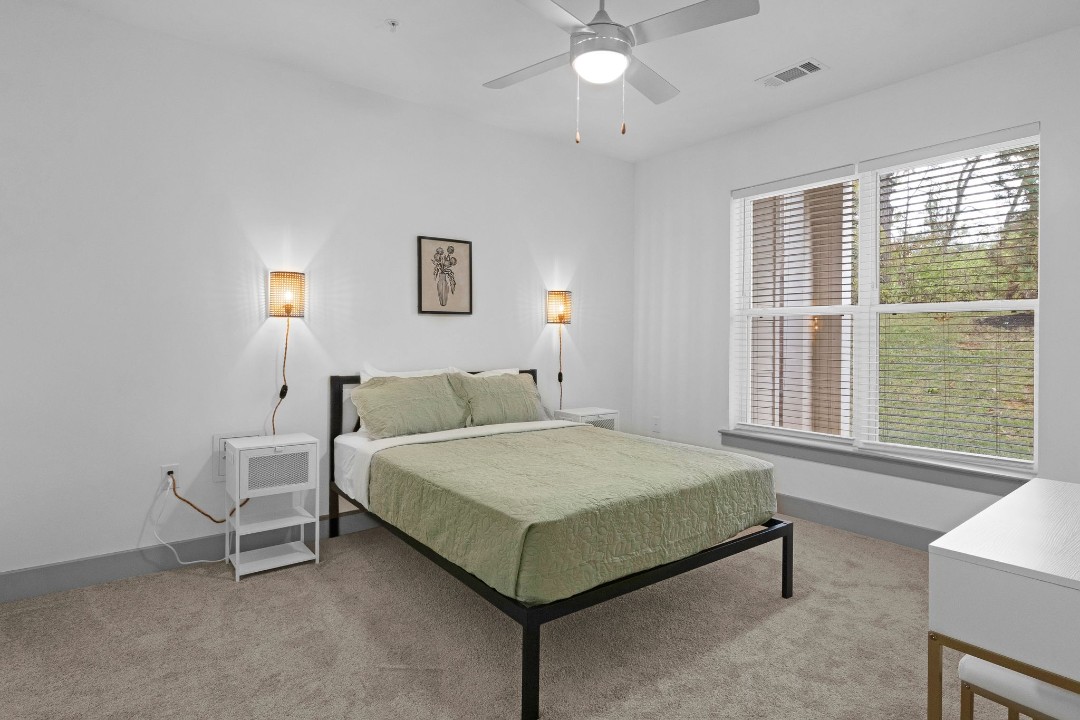 Overlook at Farragut 4001, · Unit 2/2