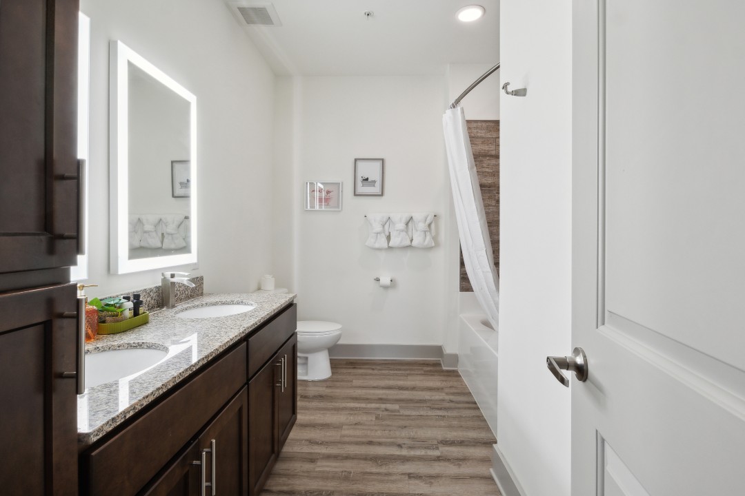 Overlook at Farragut 3305, · Unit 2/2