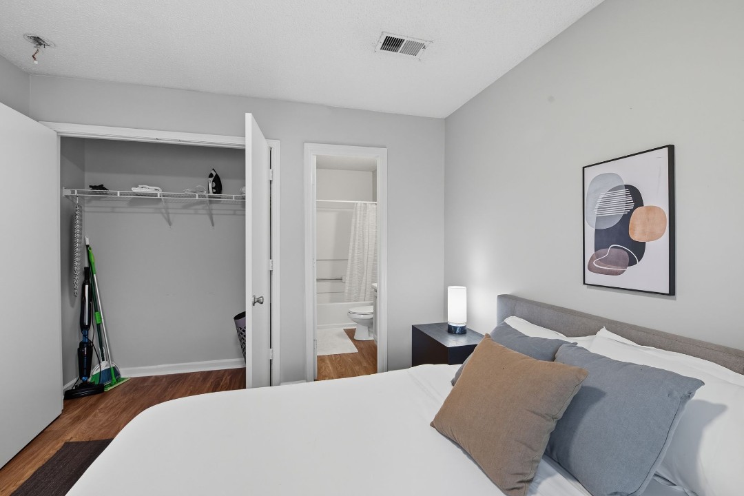 Meadowbrook 254-301 1bd/1bd