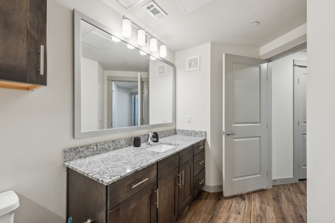 Chisholm Trace · Unit 827 2/2