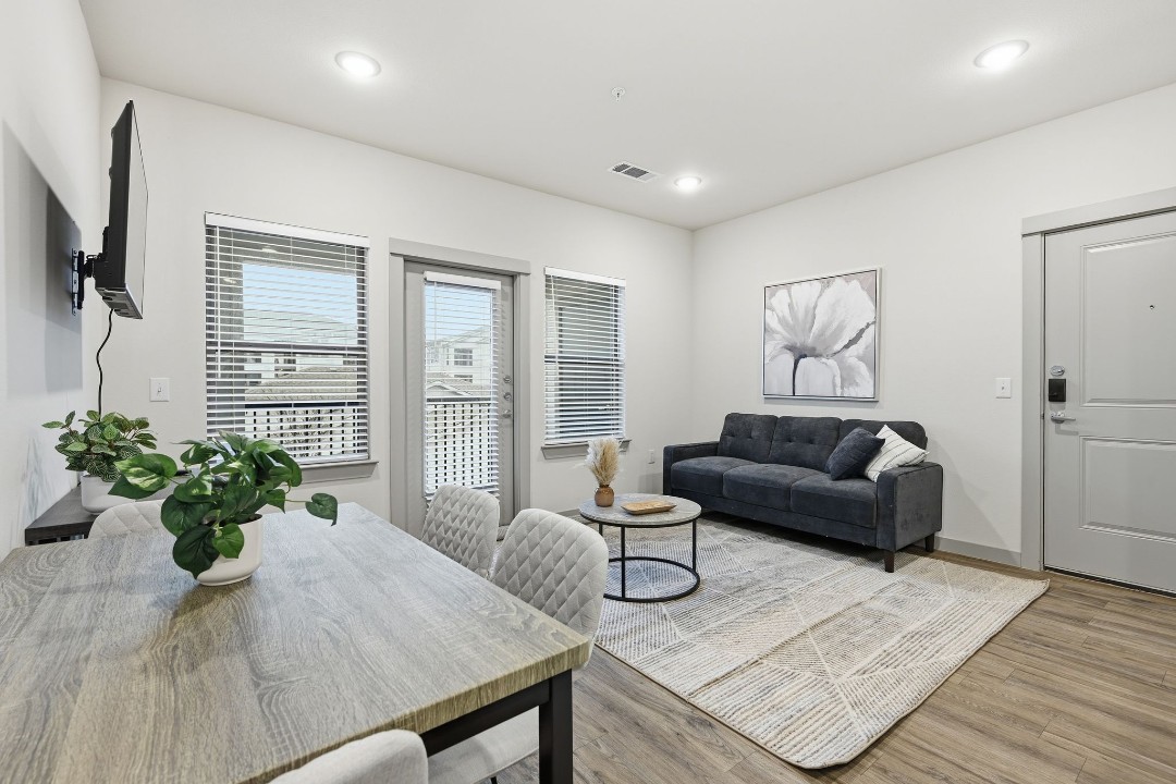 Chisholm Trace · Unit 1236 1/1