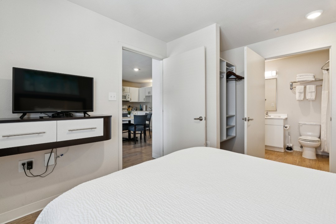 Simplicity At the Rim · Unit 1202  3/2
