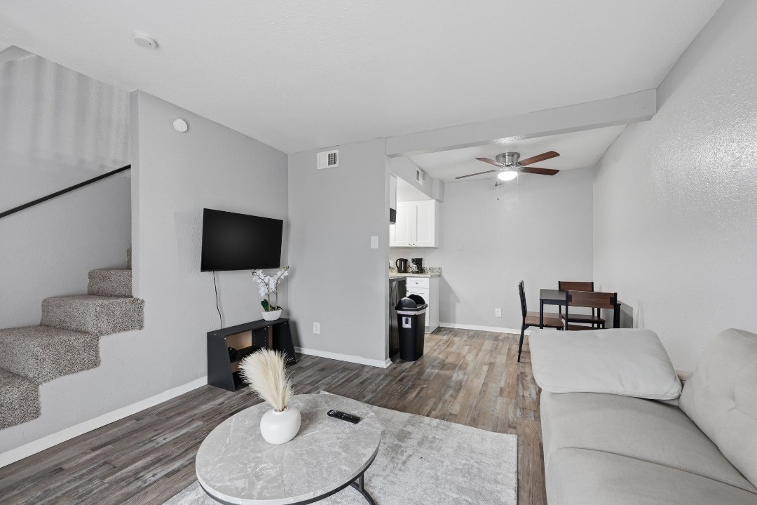 Pioneer Creek 604-4 · Unit 1/1