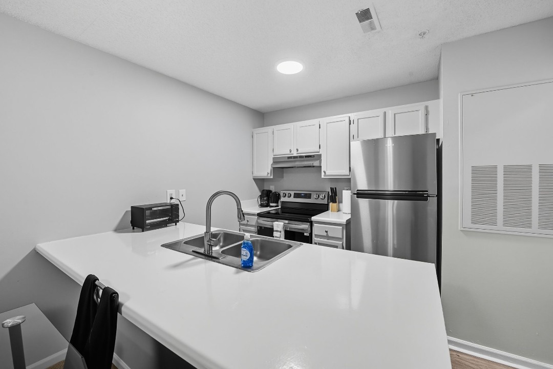 Meadowbrook 254-202 1bd/1bd