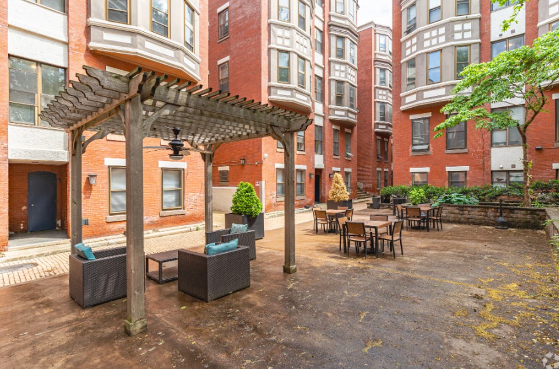 Carriage House C410 · Unit 1/1