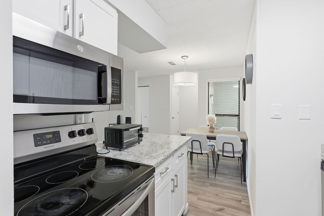 Taylor at 502 · Unit unit 2201-201 2/2