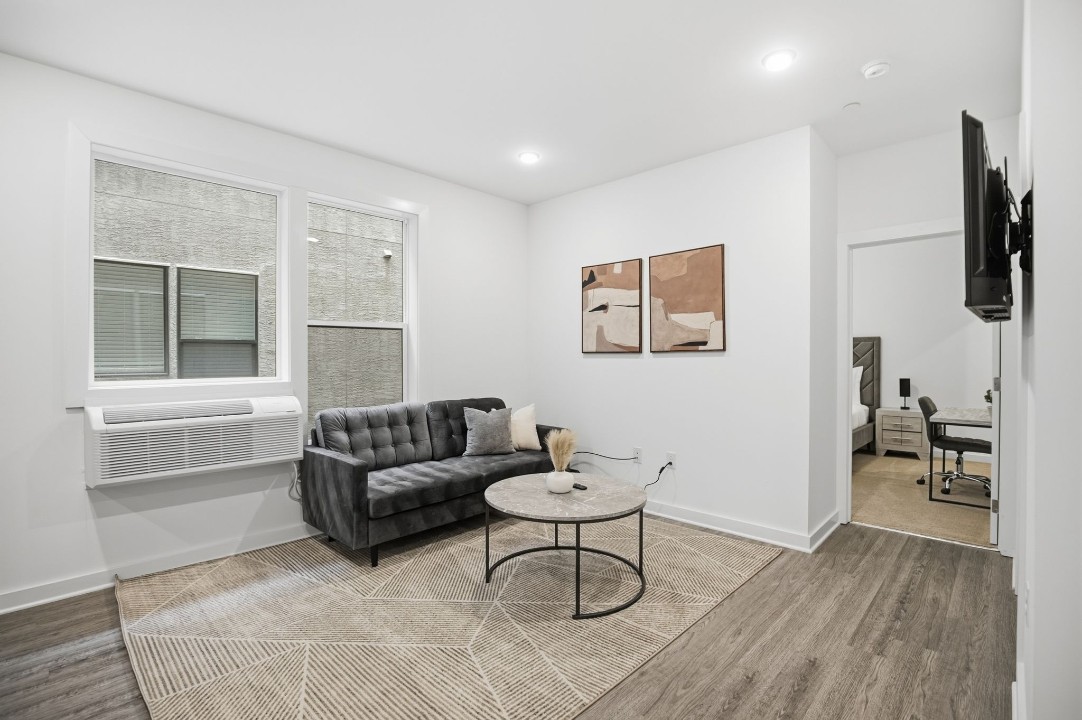 Fairmount Square 1528- 2C · Unit 1/1