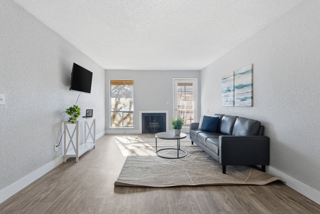 Hillcrest 8304E · Unit 1/1