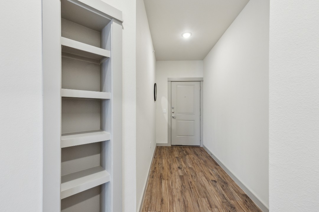 Chisholm Trace · Unit 827 2/2