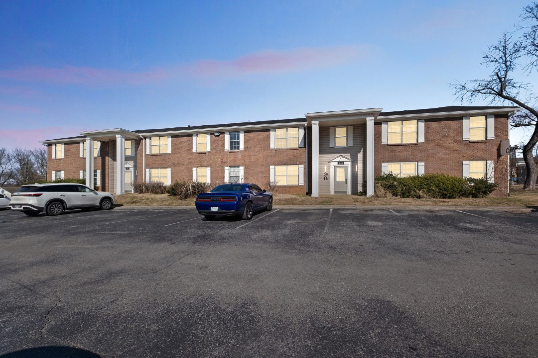 Brentwood C2 - · Unit 1/1