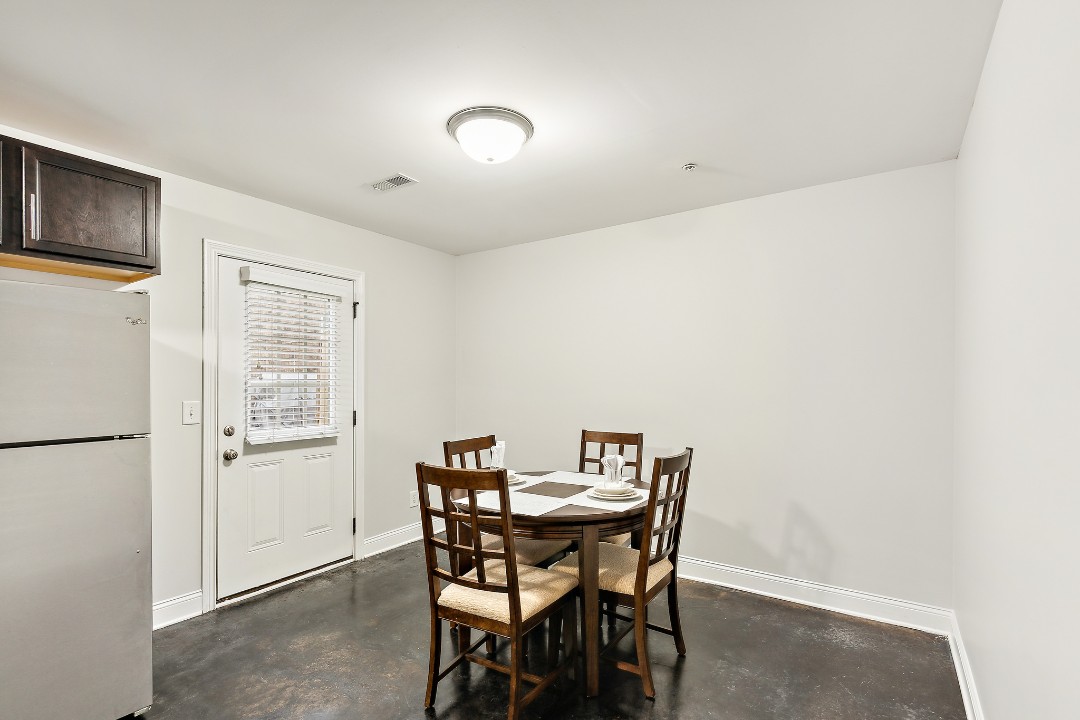 Railton Ct , B6, 2/2.5