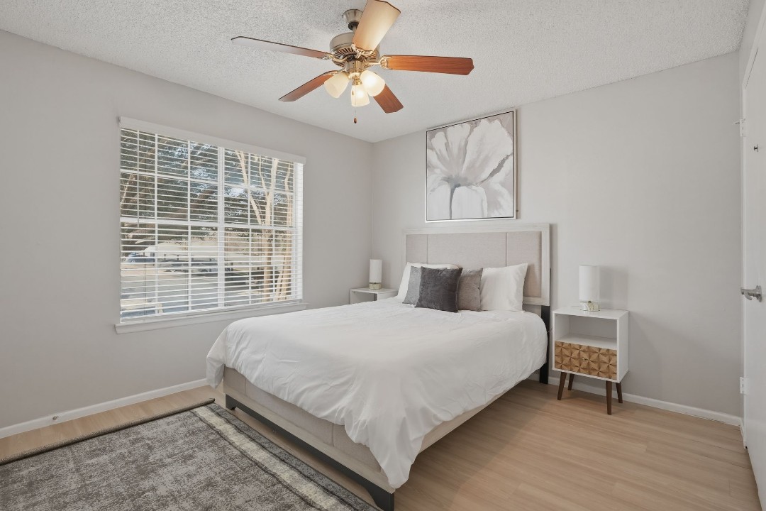 2 Bedrooms · Signature layout