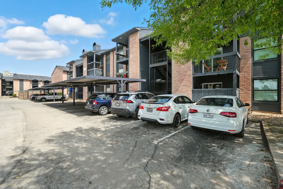 Mueller Flats · Unit 1607 1/1