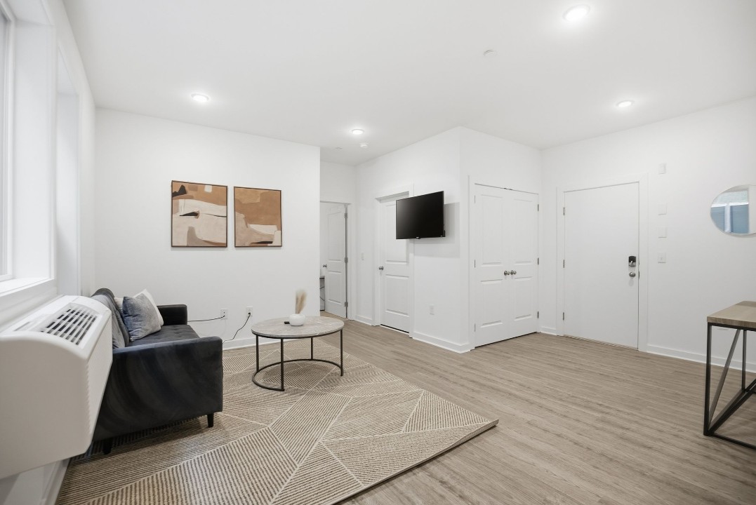 Fairmount Square 1528- 2C · Unit 1/1