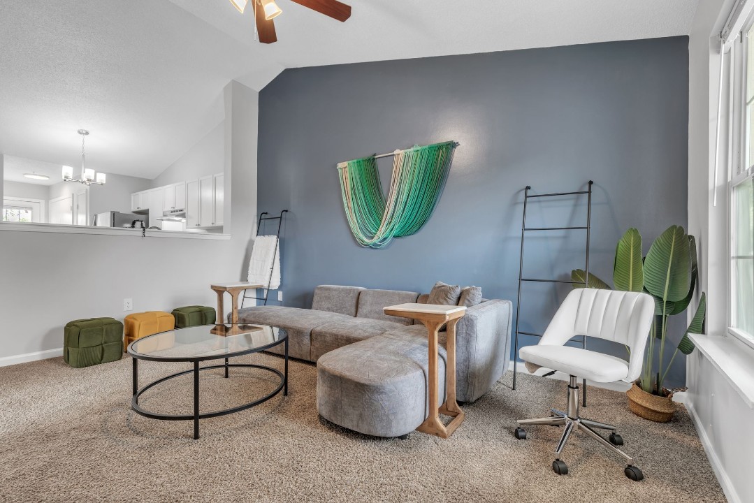 Carlson Bay, 974-301, · Unit 2/2