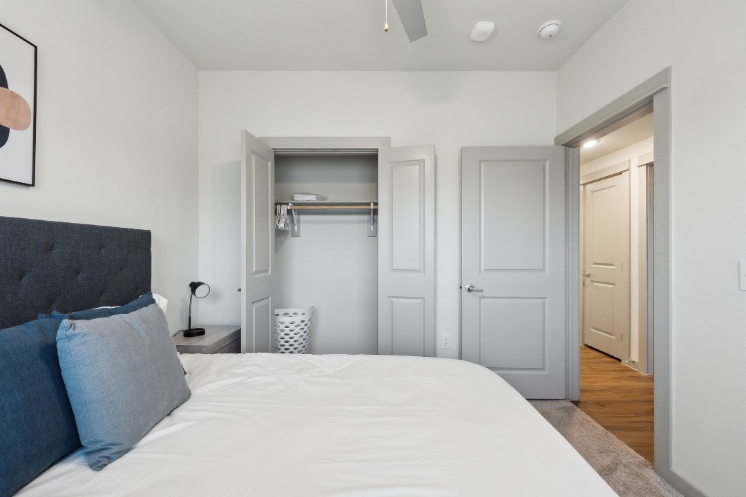 Chisholm Trace · Unit 422 2/2