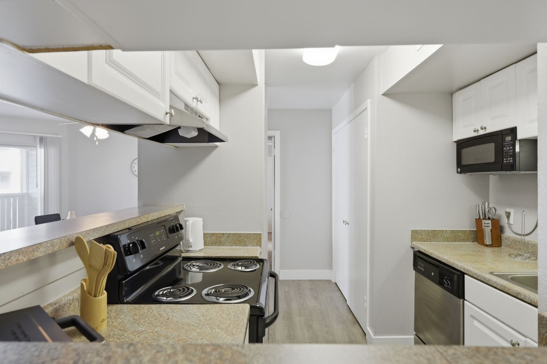 Lincoln Green · Unit 2503 2/2