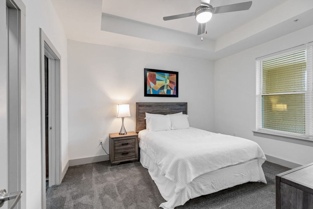 Overlook at Farragut 2302, · Unit 2/2