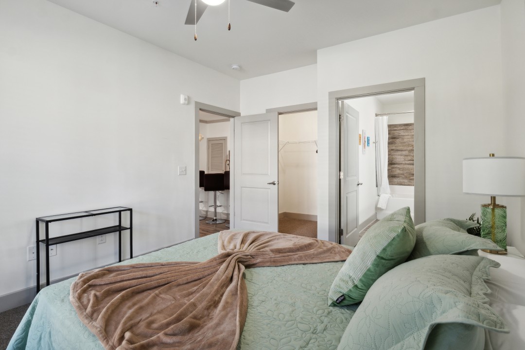 Overlook at Farragut 5001, 1BD/1BA
