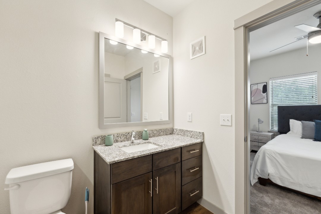 Chisholm Trace · Unit 422 2/2