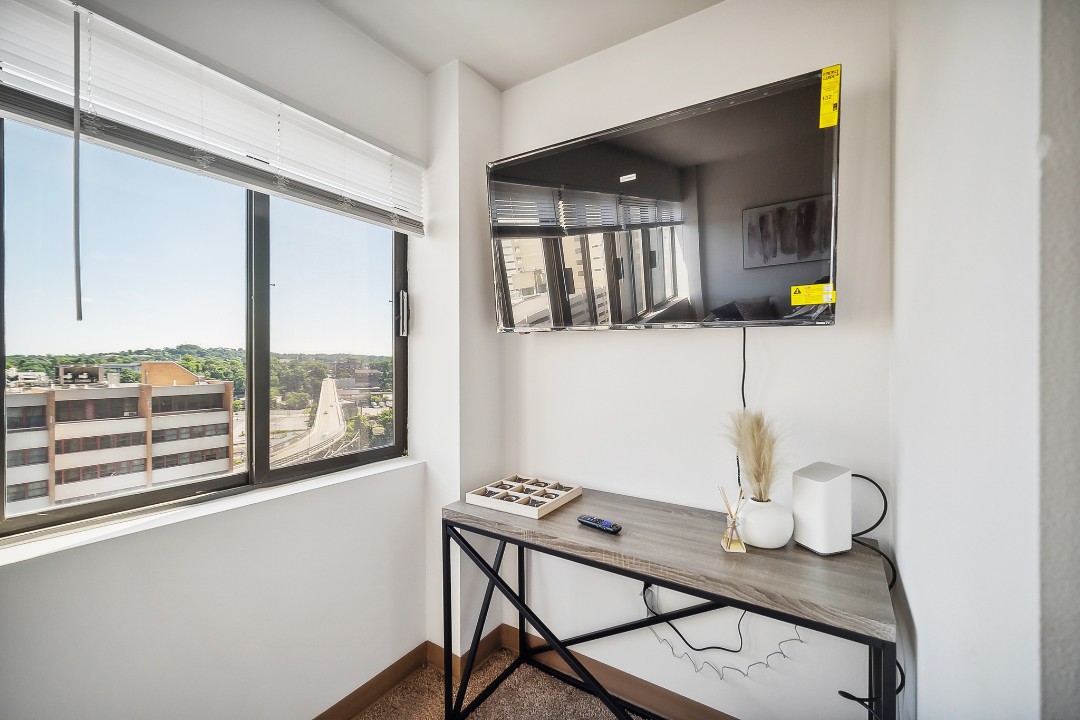 Pa Place 1111, 1br