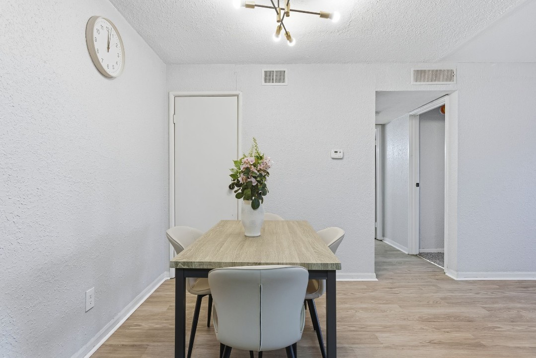 Hillcrest 5704F · Unit 1/1