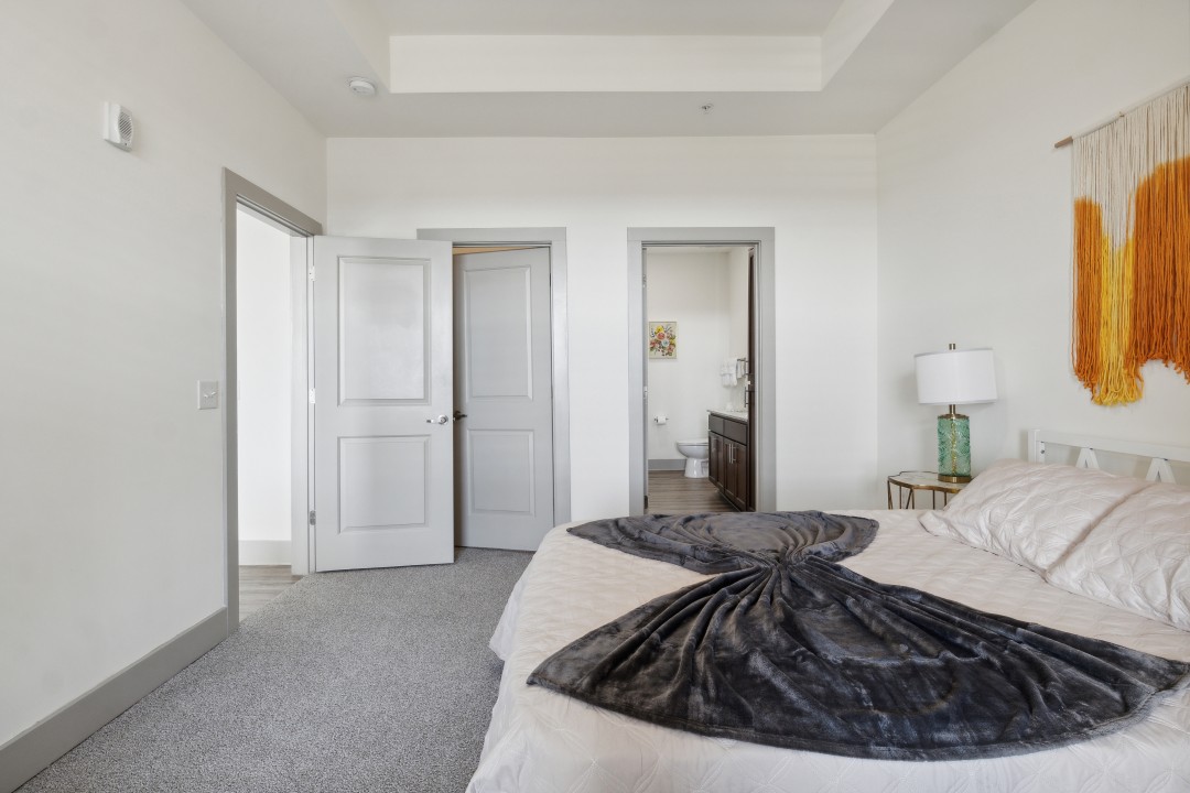 Overlook at Farragut 1306, · Unit 2/2