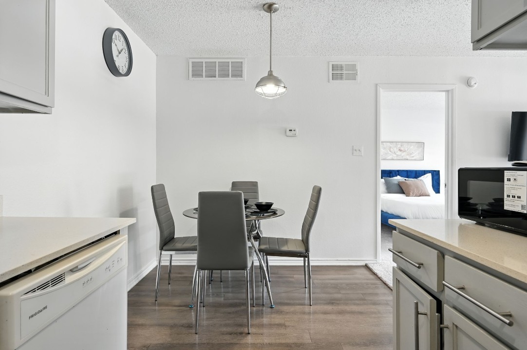 Mueller Flats · Unit 329 1/1
