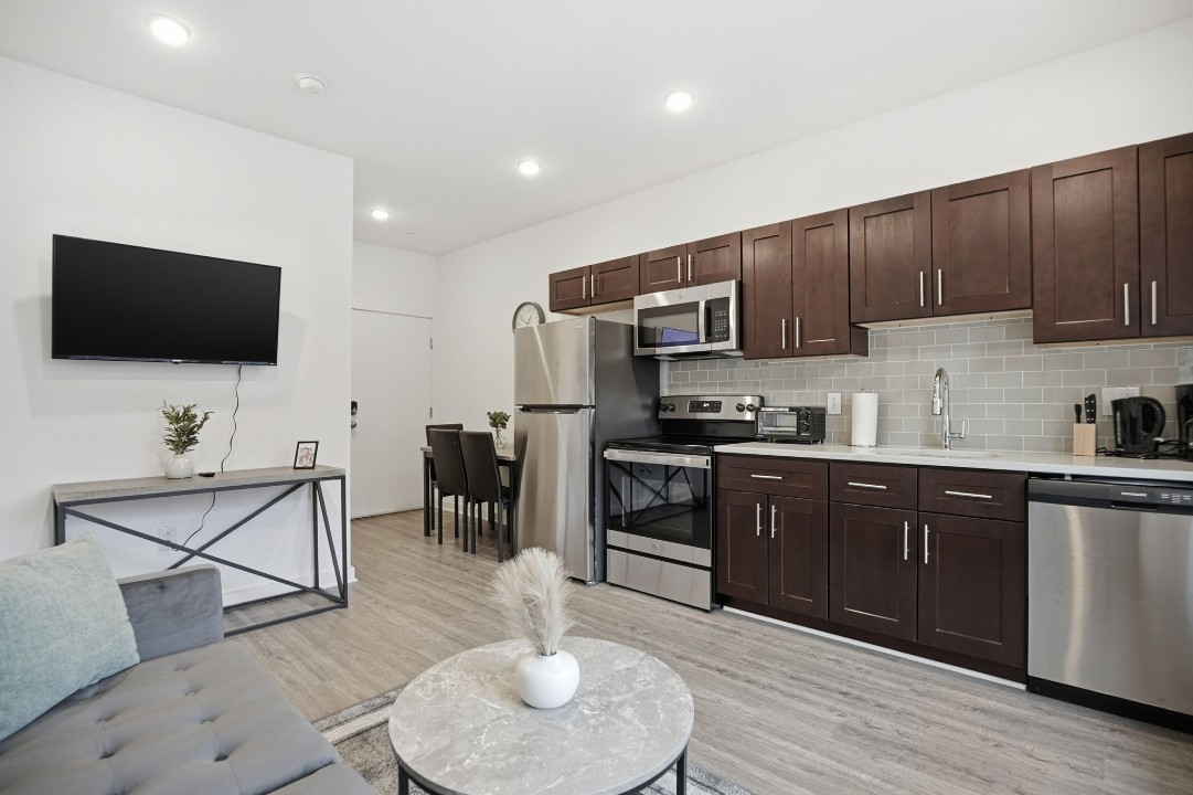 Fairmount Square 1528-2F · Unit 1/1