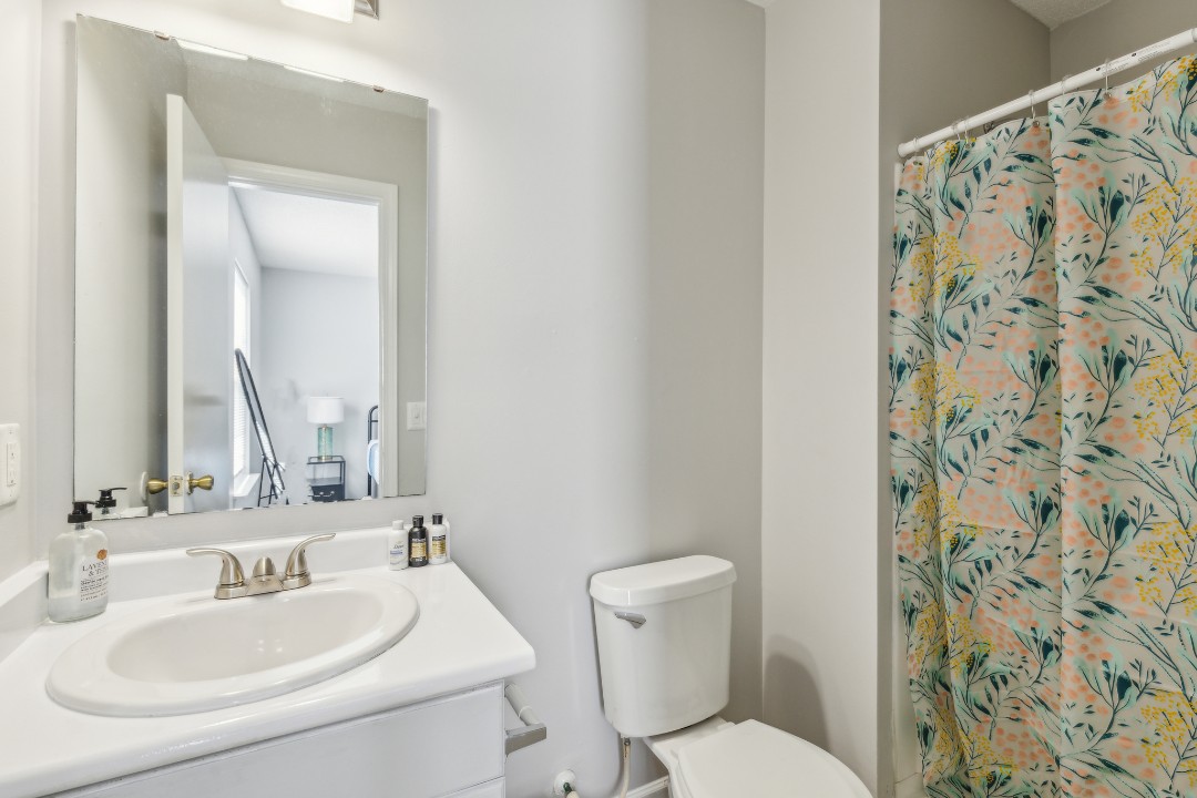 Carlson Bay, 3508-301, · Unit 2/2