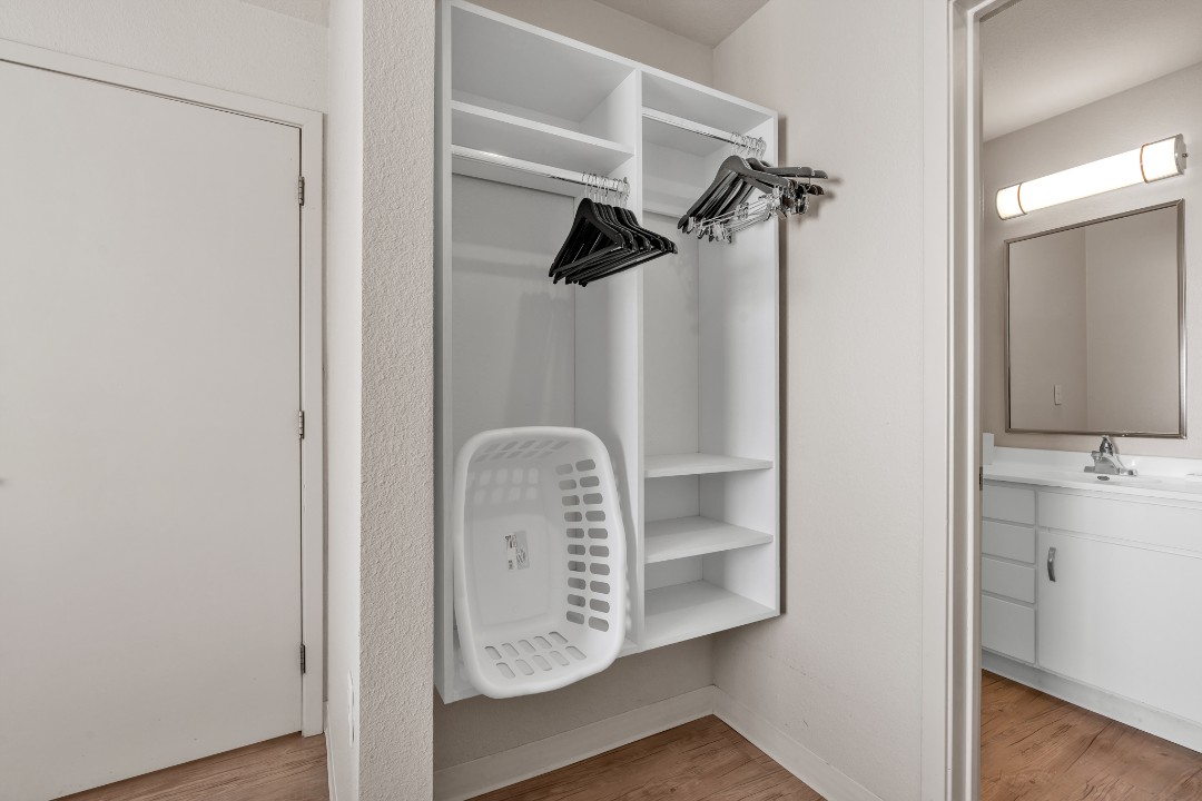 Simplicity At the Rim · Unit 1402 3/2