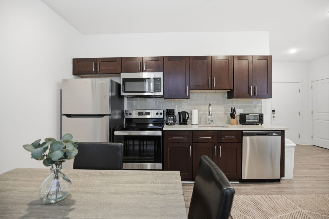 Fairmount Square 1528- 2H · Unit 1/1