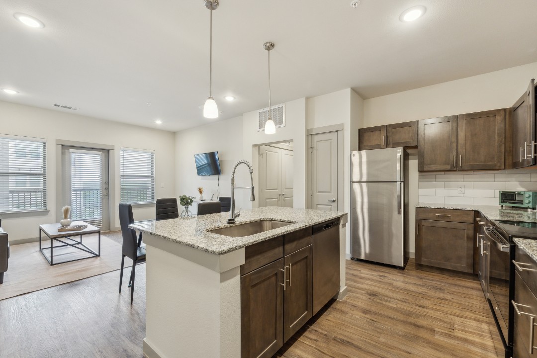 Chisholm Trace · Unit 1022 2/2