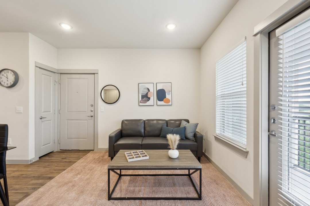 Chisholm Trace · Unit 734 1/1
