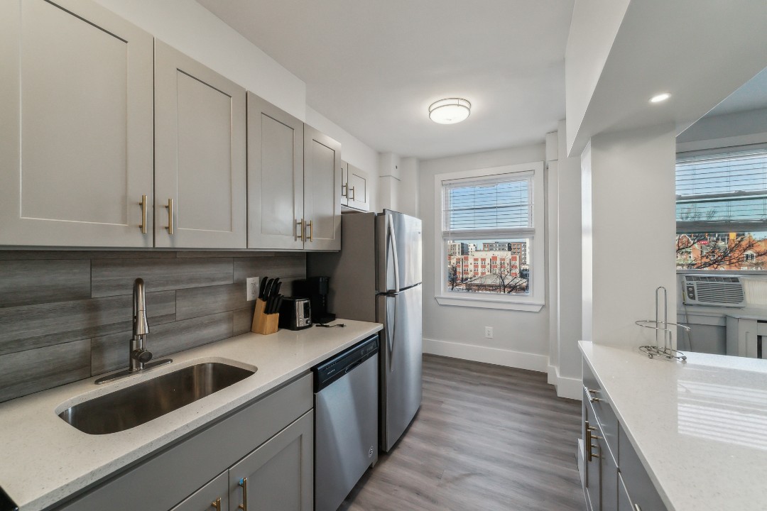 Fairfax Apartments · Unit 725 1/1