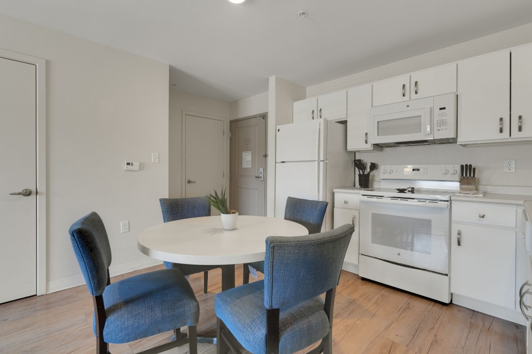 Simplicity At the Rim · Unit 1306  1306 2/2