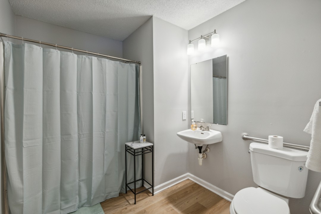 Carlson Bay, 3504-102, · Unit 2/2
